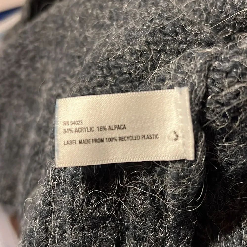 Sweater    - Picture 3 of 3